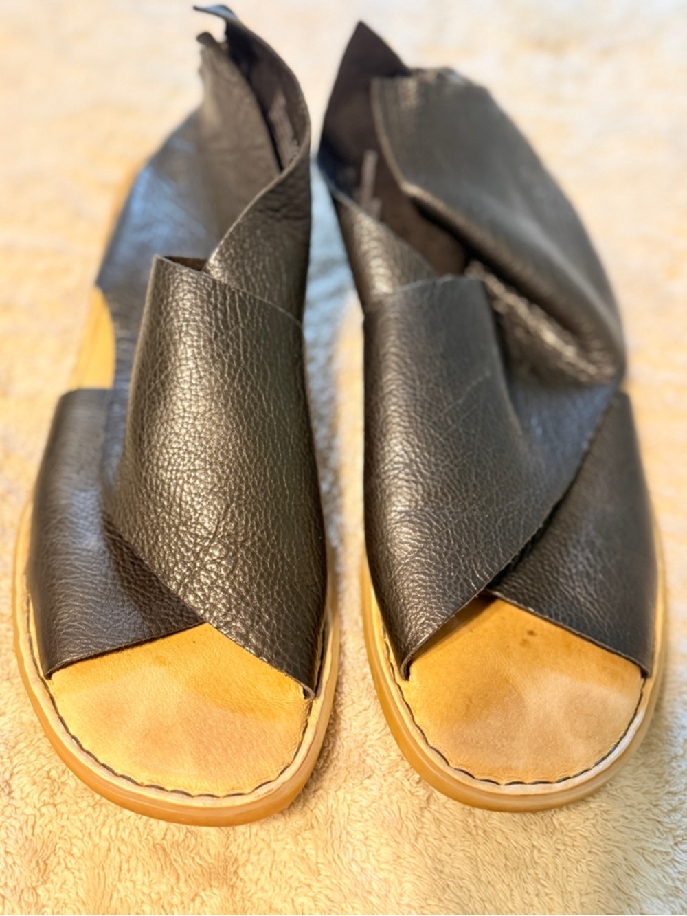 Born Black Leather Crisscross Slide Sandals with Tan Footbed Women’s Size 10